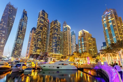 Dubai Marina bei Nacht